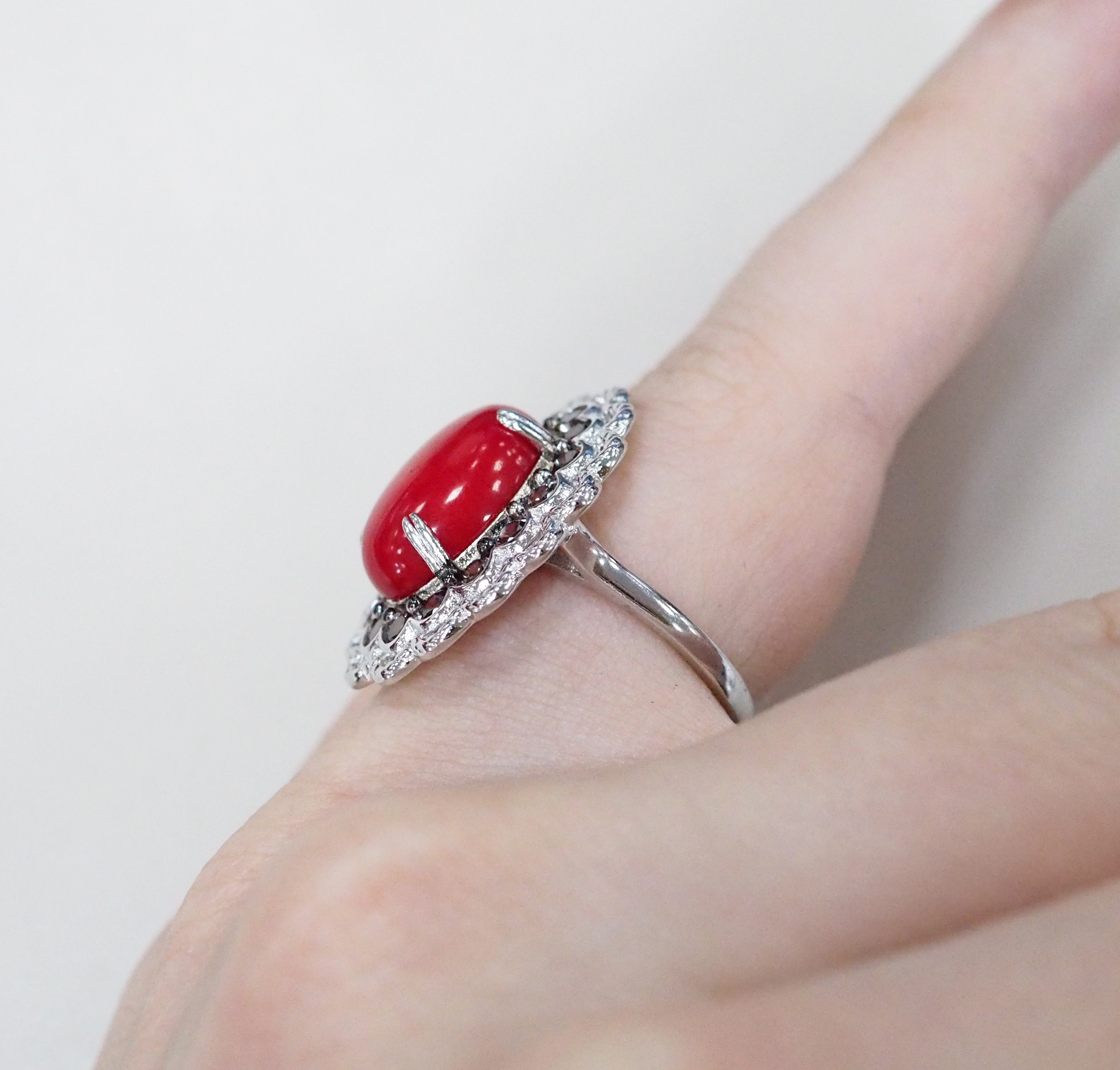 Серебряное кольцо с кораллом